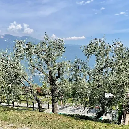 Neu Perlago, Whirlpool & Seeblick Apartment Tignale